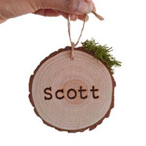 Table place names, made on rustic wood slice with hanging jute. Hand burnt with a name and a little green moss on the edge